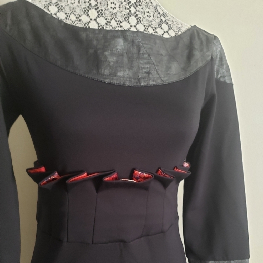 Save The Queen Fitted Dress - Picture 4 of 16